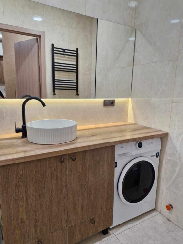 ქირავდება 3 ოთახიანი ბინა  2საძინებლით საბურთალოზე