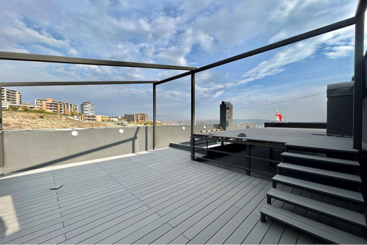 იყიდება ლისი ვერანდაზე  200კვ.მ ,310კვ.მ და 500კვ.მ  ბინები