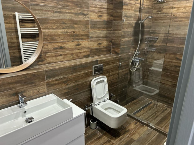 იყიდება 4 ოთახიანი ბინა ლისი ვერანდაზე