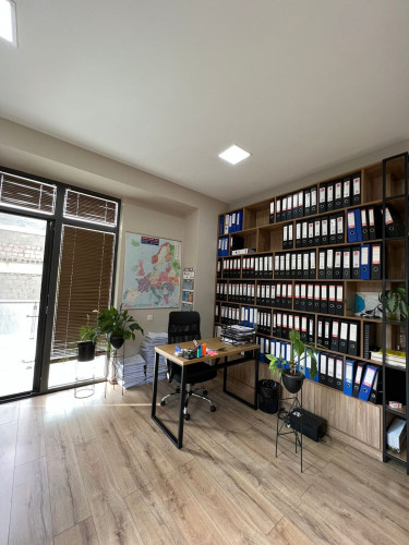 ქირავდება საოფისე ფართი ვაკეში