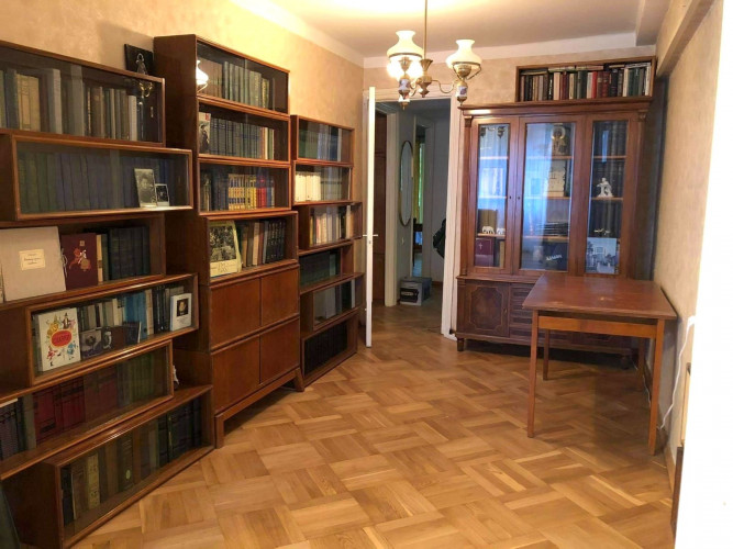 ქირავდება ძველი აშენებული ბინა მოსაშვილის ქუჩაზე