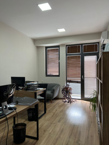 ქირავდება საოფისე ფართი ვაკეში