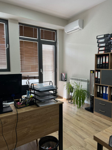 ქირავდება საოფისე ფართი ვაკეში