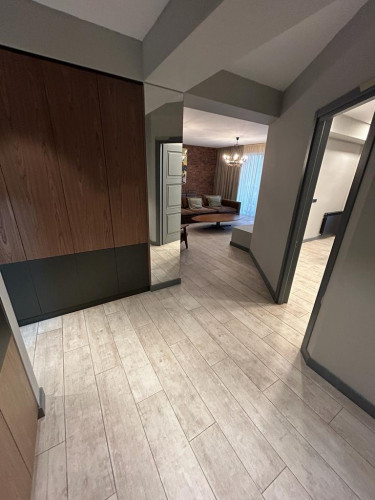 იყიდება 4 ოთახიანი ბინა ლისი ვერანდაზე