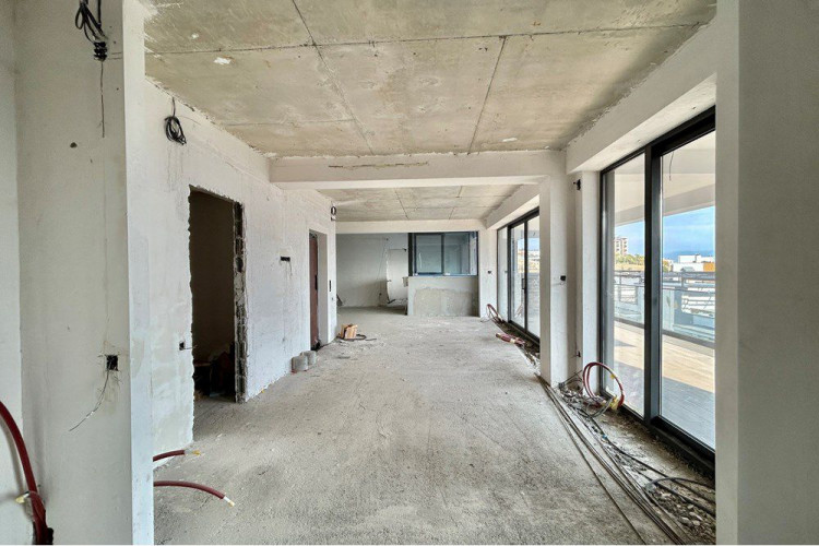 იყიდება ლისი ვერანდაზე  200კვ.მ ,310კვ.მ და 500კვ.მ  ბინები