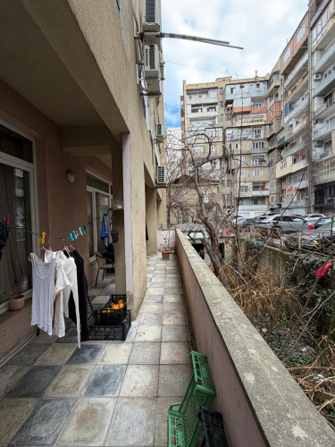 ბინა მრგვალ ბაღთან