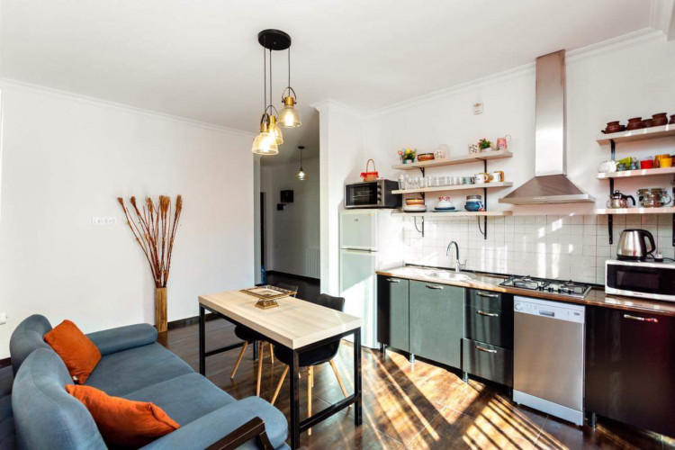 იყიდება ახალი აშენებული ბინა მთაწმინდაზე, ფიქრის გორაზე