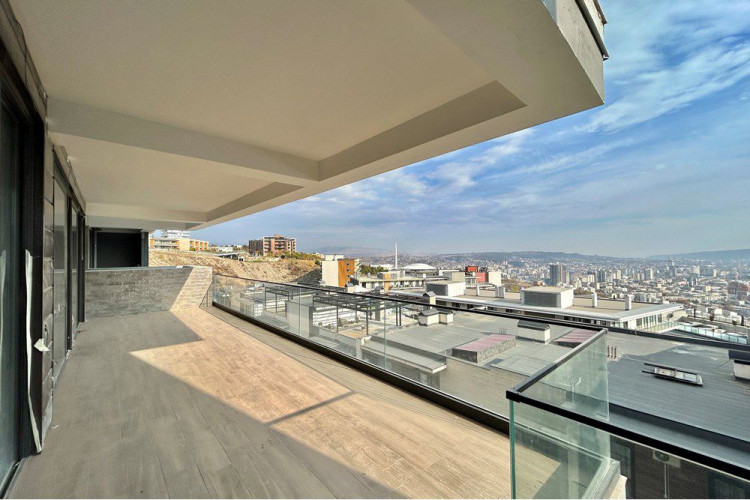 იყიდება ლისი ვერანდაზე  200კვ.მ ,310კვ.მ და 500კვ.მ  ბინები