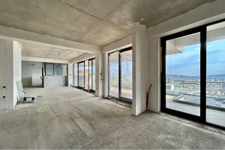 იყიდება ლისი ვერანდაზე  200კვ.მ ,310კვ.მ და 500კვ.მ  ბინები