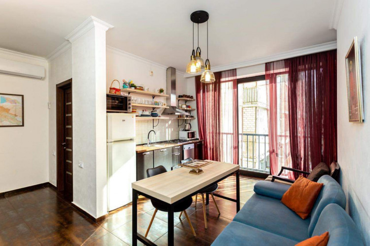 იყიდება ახალი აშენებული ბინა მთაწმინდაზე, ფიქრის გორაზე