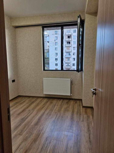 ქირავდება 3 ოთახიანი ბინა  2საძინებლით საბურთალოზე