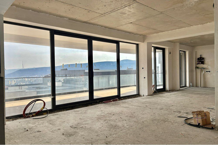 იყიდება ლისი ვერანდაზე  200კვ.მ ,310კვ.მ და 500კვ.მ  ბინები