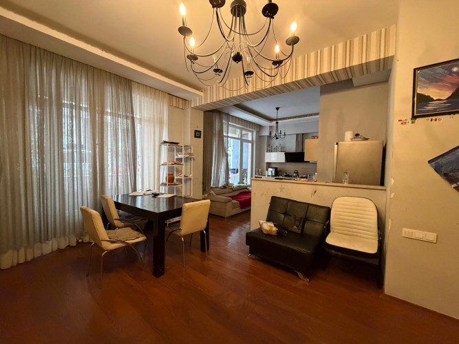 ბინა მრგვალ ბაღთან