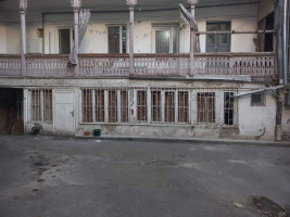 ქირავდება ძველი აშენებული ბინა ძველ თბილისში, სოლოლაკში