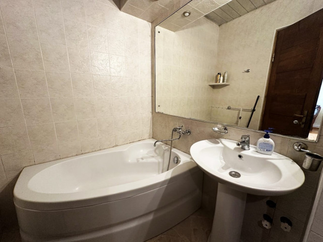 ბინა ვაკის პარკთან