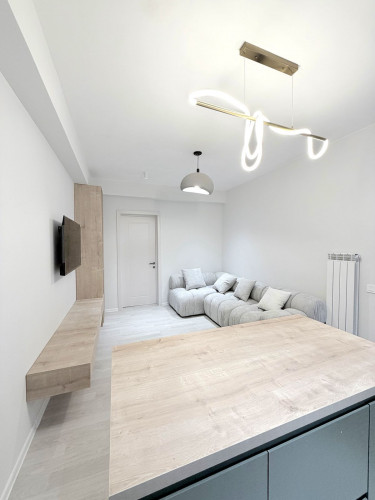 ბინა კეკელიძეზე