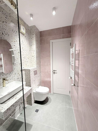 ბინა კეკელიძეზე