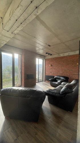 სახლი საბურთალოზე