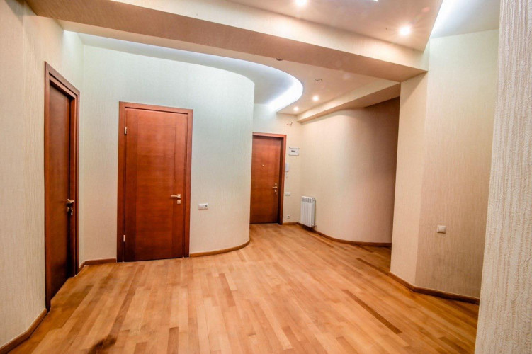 ოფისი მთაწმინდაზე