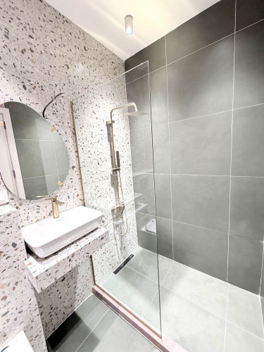 ბინა კეკელიძეზე