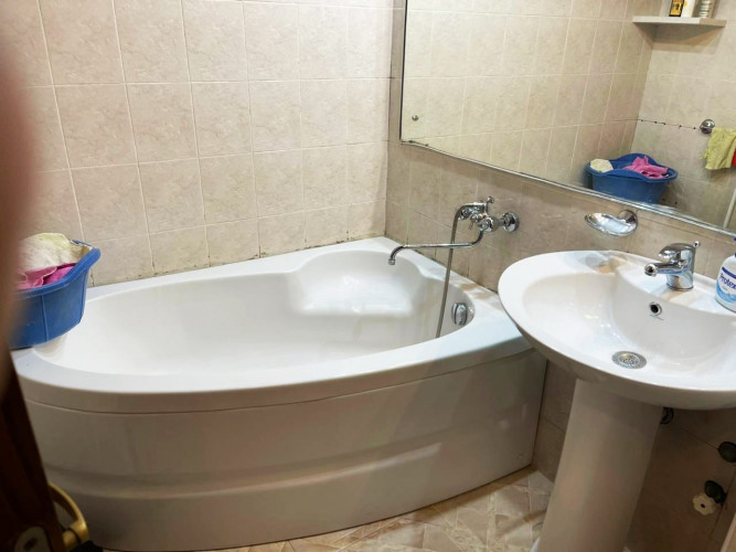 ბინა ვაკის პარკთან