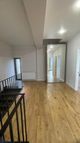 სახლი საბურთალოზე