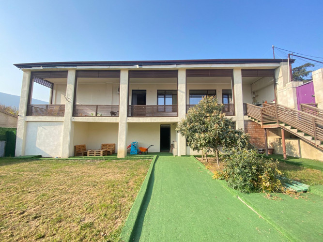 იყიდება კერძო სახლი სოფელ დიღომში