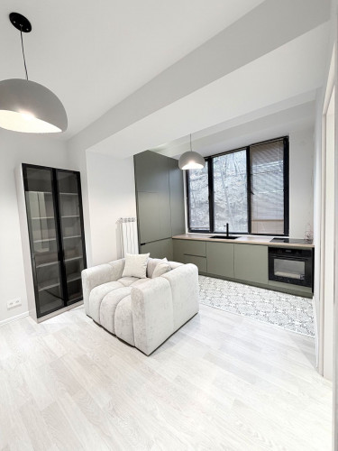 ბინა კეკელიძეზე