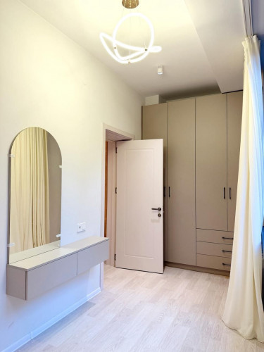 ბინა კეკელიძეზე