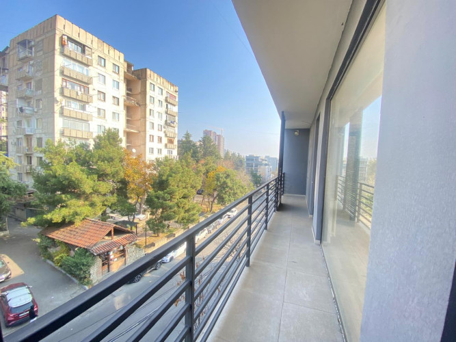 იყიდება ბინა საბურთალოზე