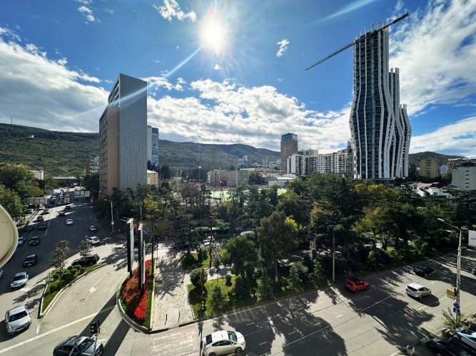 ბინა ვაკის პარკთან