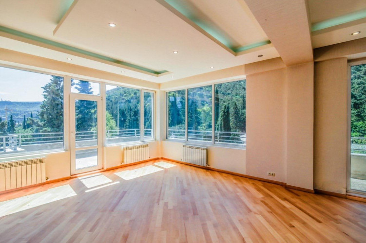 ოფისი მთაწმინდაზე