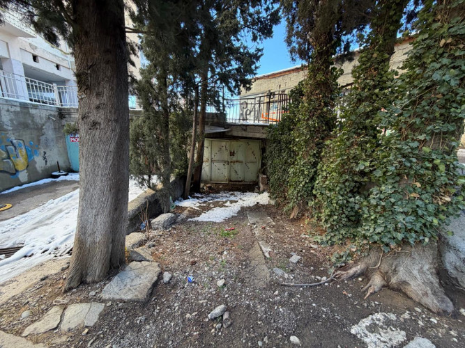 იყიდება გარაჟი ყაზბეგის გამზირზე