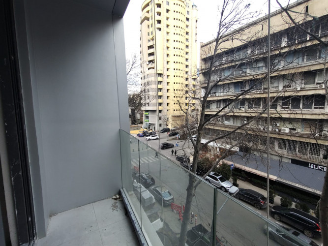 ბინა ვაკის პარკთან