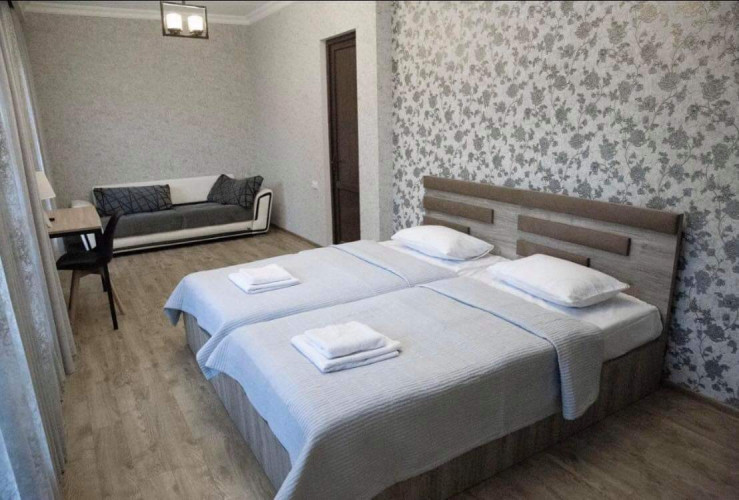 ქირავდება სახლი ზაჰესში