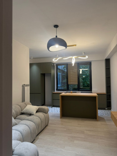 ბინა კეკელიძეზე