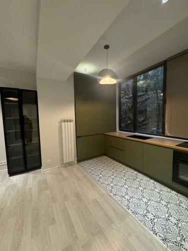 ბინა კეკელიძეზე