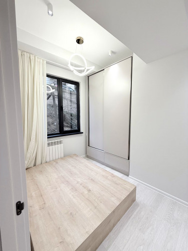 ბინა კეკელიძეზე