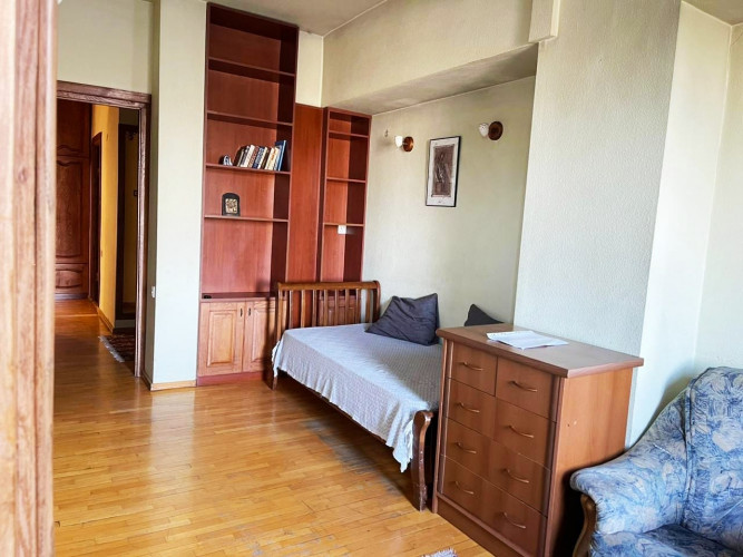 ბინა ვაკის პარკთან