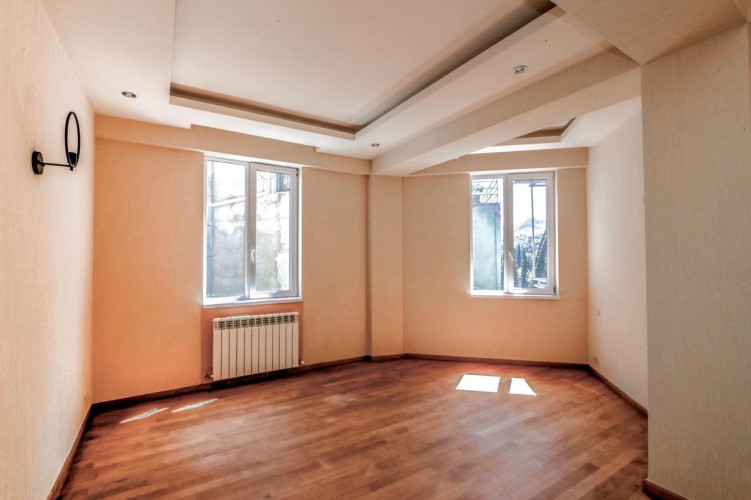 ოფისი მთაწმინდაზე