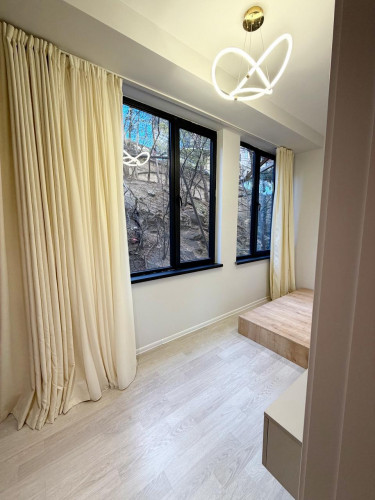 ბინა კეკელიძეზე