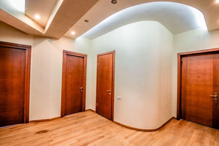 ოფისი მთაწმინდაზე