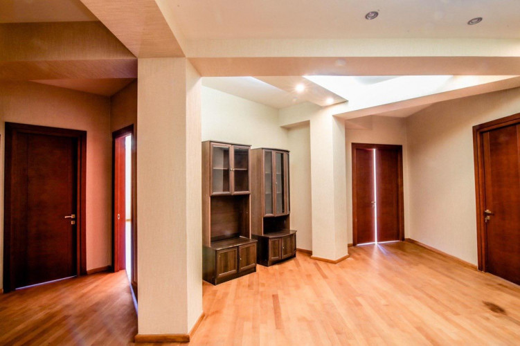 ოფისი მთაწმინდაზე