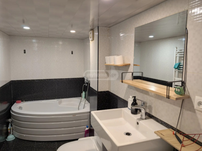 ქირავდება ბინა ბოხუას ქუჩაზე