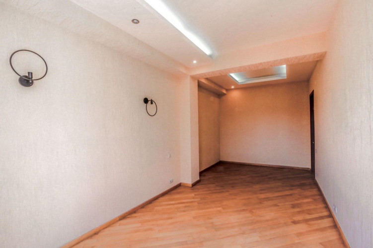 ოფისი მთაწმინდაზე