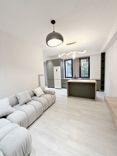 ბინა კეკელიძეზე