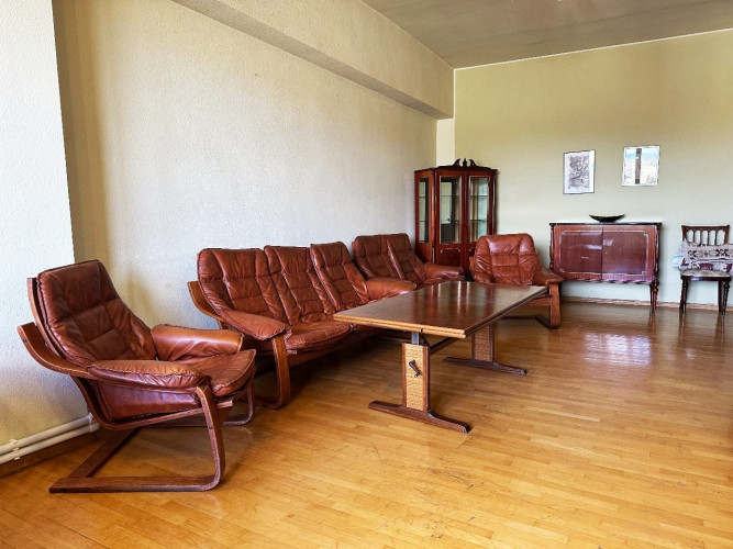 ბინა ვაკის პარკთან