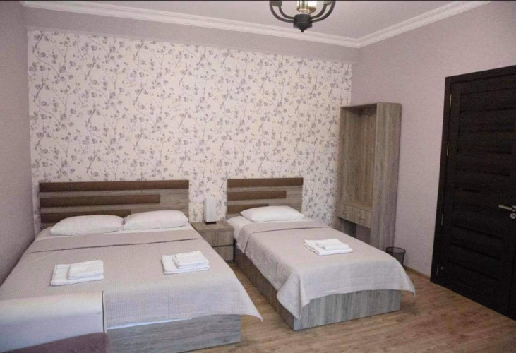 ქირავდება სახლი ზაჰესში