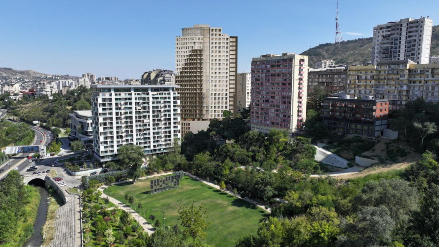 ბინა ატენზე