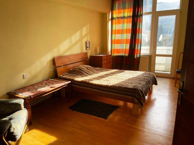 ბინა ვაკის პარკთან